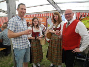 Frühschoppen beim Zeltfest in Schlickenreith